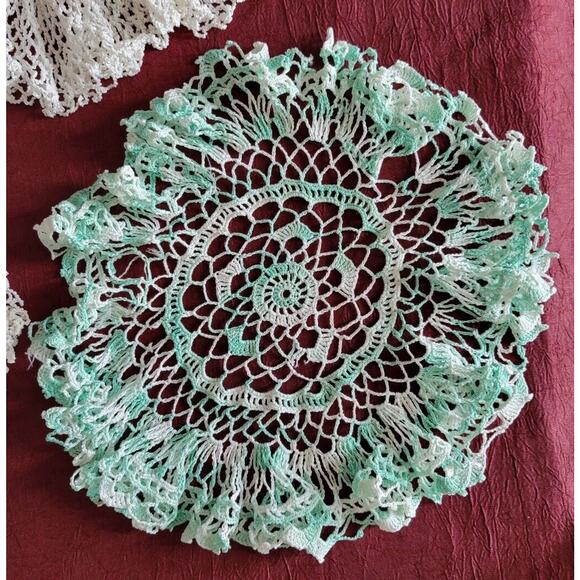 LOT OF 3 - 10 IN HANDMADE, ROUND RUFFLED DOILIES - Picture 2 of 9